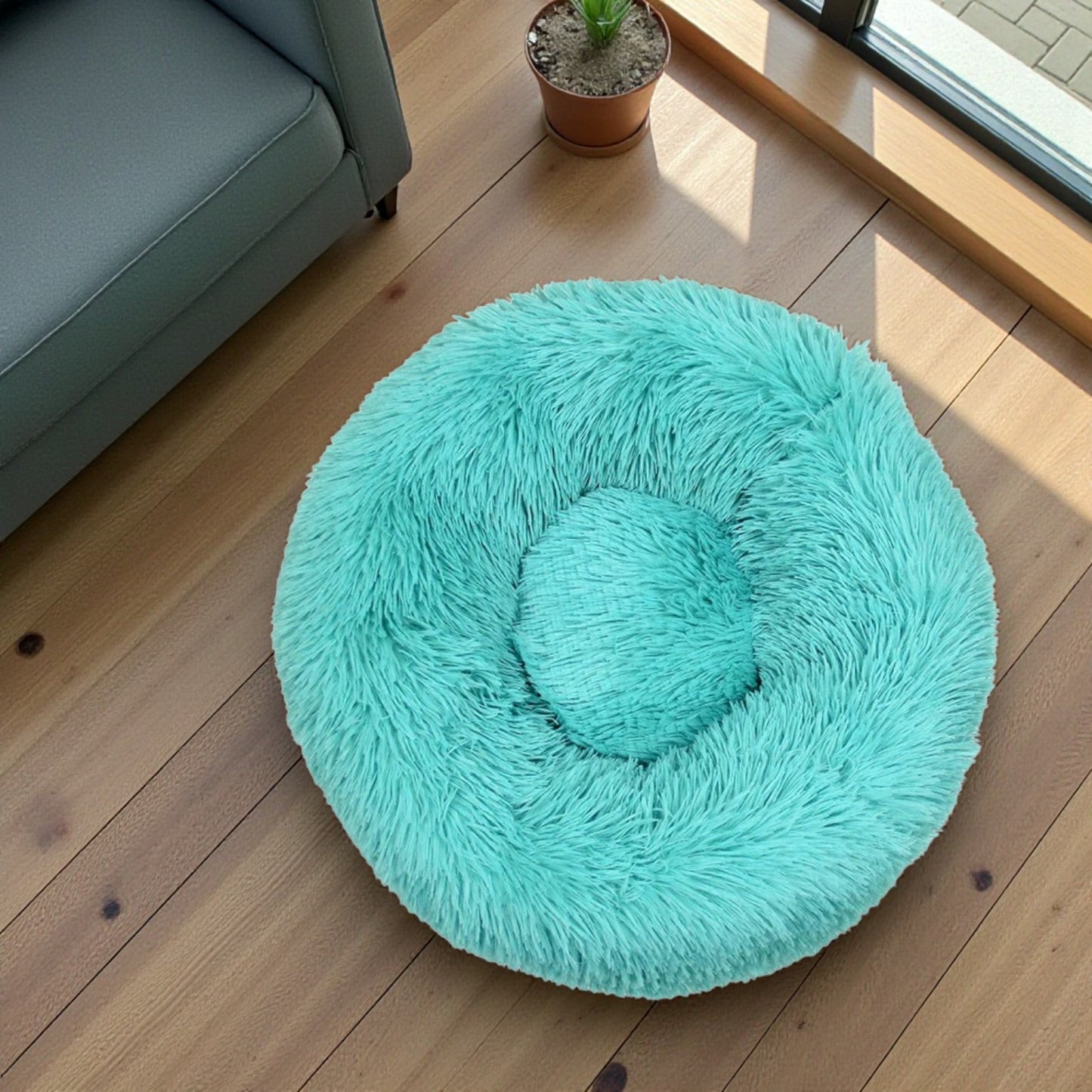 panier pour chien en forme donut sur plancher bois