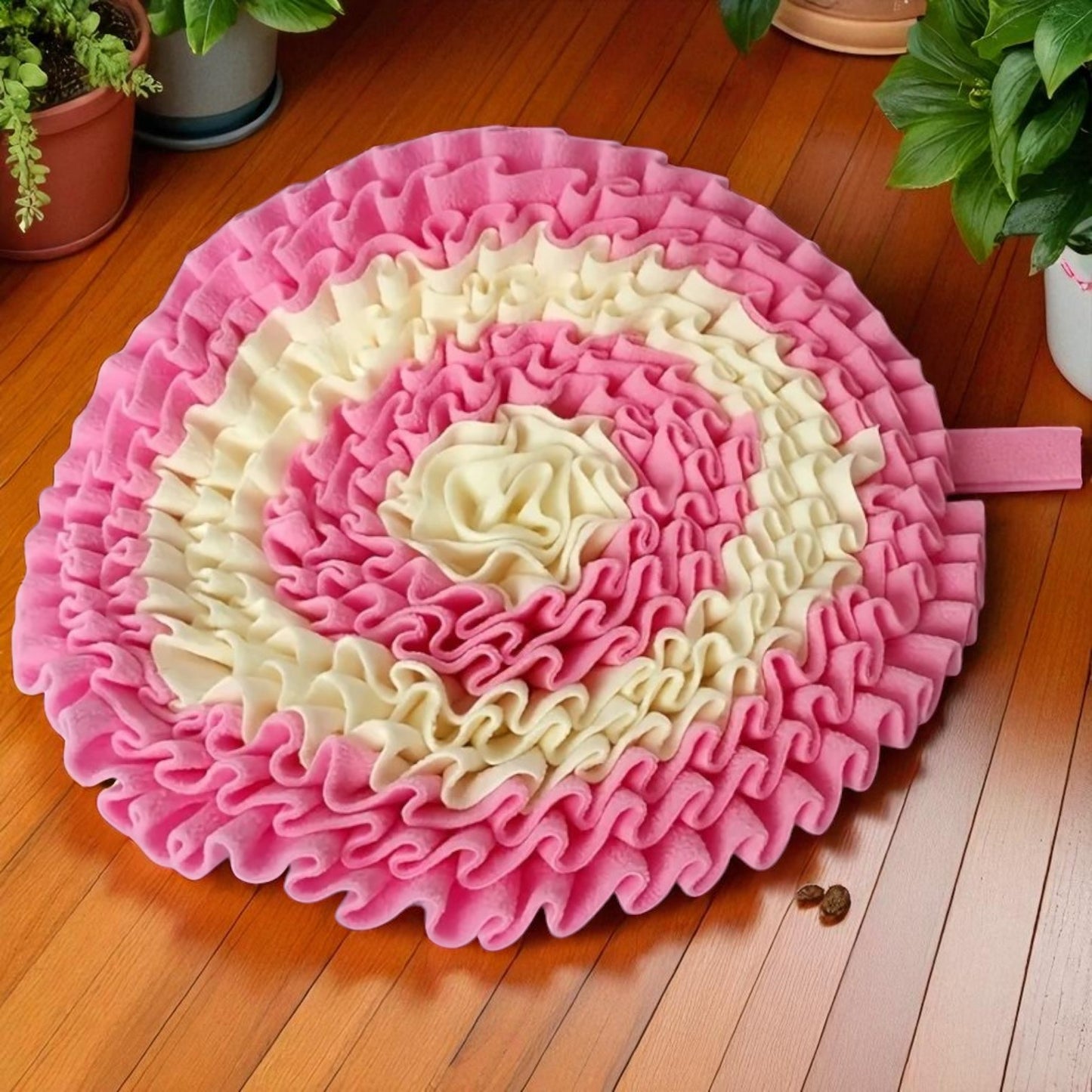 tapis de fouille chien rose plancher bois