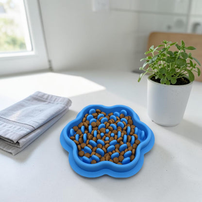gamelle anti glouton forme de fleur bleue dans cuisine
