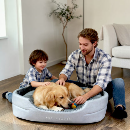 lit pour chien en flanelle gris avec famille