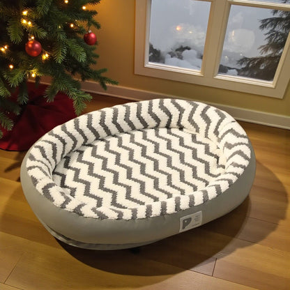 Panier chien ultra doux proche fenêtre